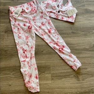 Fabletics Oasis High-Waisted Twist 7/8 Leggings (with pockets)